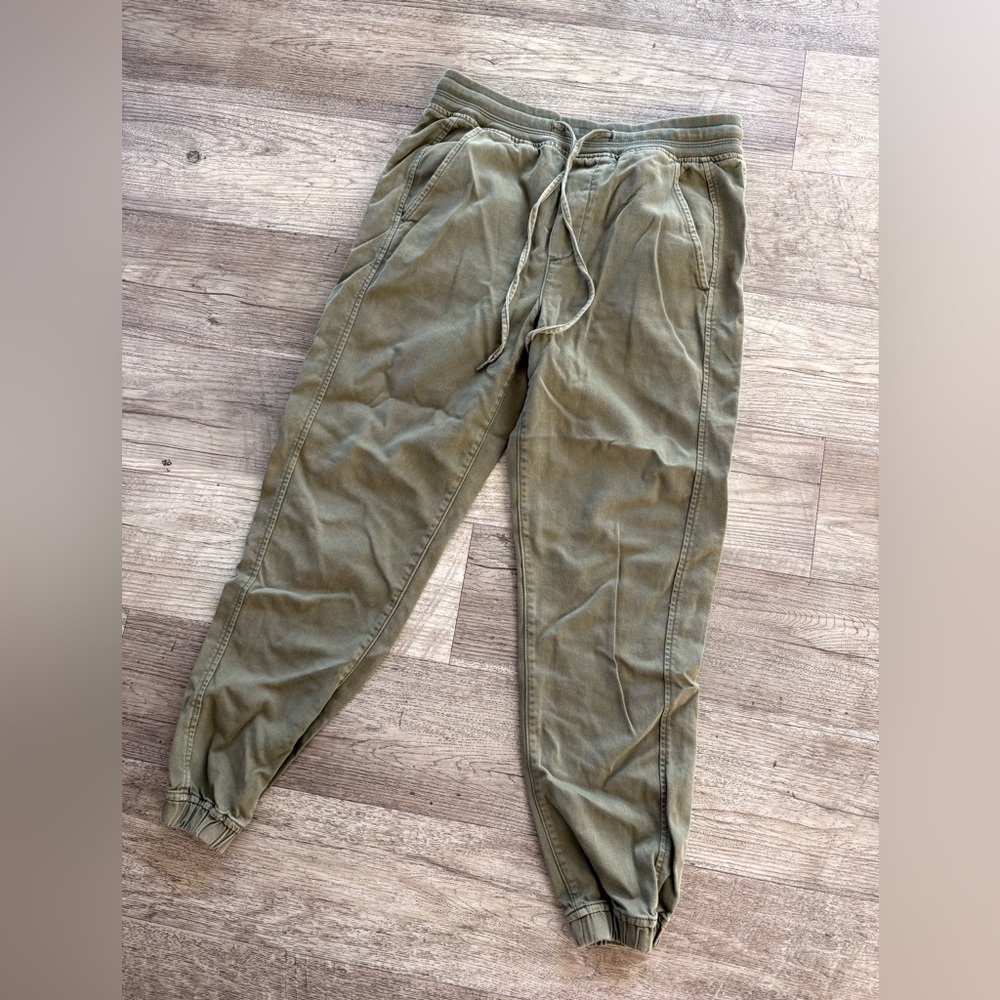 GAP Women’s Green Capri Pants